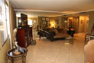 Photo #4: 2174839 Listing