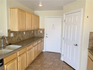 Photo #5: 2175021 Listing