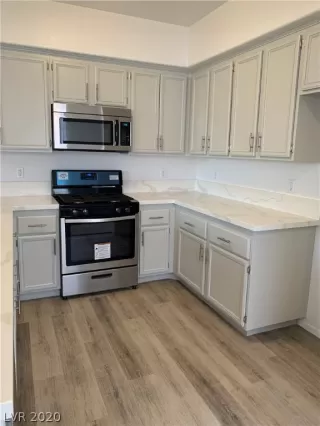 Photo #5: 2175137 Listing