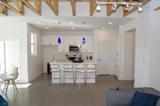 Photo #3: 2175413 Listing