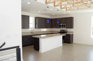 Photo #4: 2175428 Listing