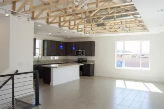 Photo #5: 2175428 Listing