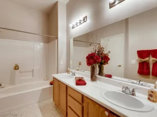 Photo #4: 2175476 Listing