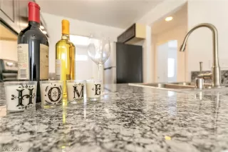 Photo #5: 2175522 Listing