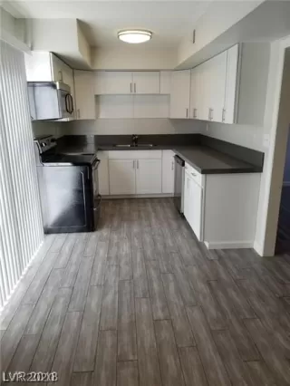 Photo #3: 2175580 Listing