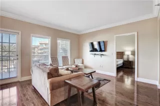 Photo #4: 2175694 Listing