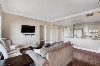 Photo #5: 2175694 Listing