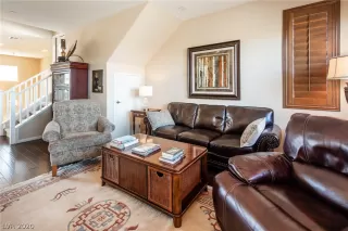 Photo #4: 2175837 Listing