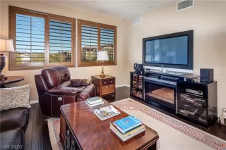 Photo #5: 2175837 Listing