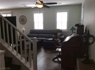 Photo #3: 2175898 Listing