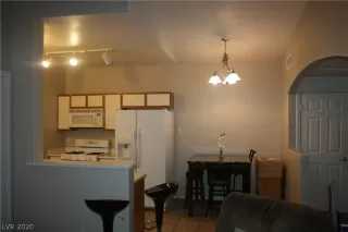 Photo #4: 2176028 Listing