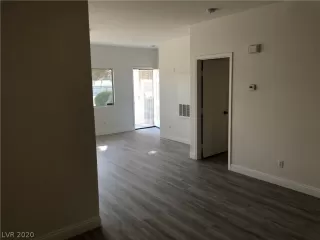 Photo #4: 2176098 Listing