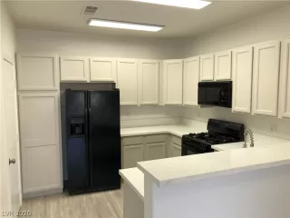 Photo #5: 2176098 Listing