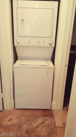 Photo #3: 2176209 Listing