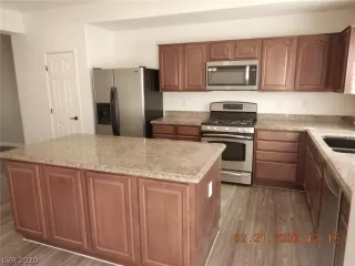 Photo #6: 2176215 Listing 