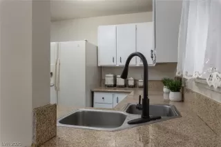 Photo #4: 2176464 Listing