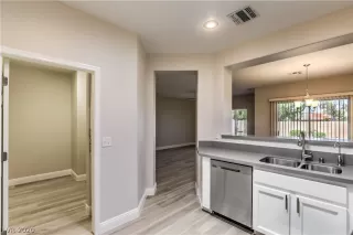 Photo #2: 2176518 Listing