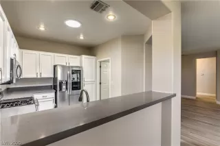 Photo #4: 2176518 Listing