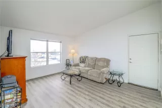 Photo #3: 2176533 Listing 