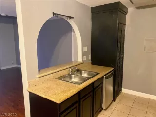 Photo #5: 2176547 Listing
