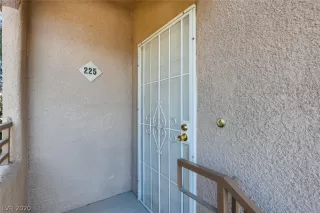 Photo #5: 2176590 Listing