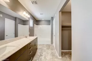 Photo #3: 2176712 Listing