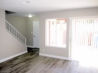 Photo #5: 2176718 Listing