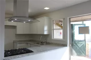 Photo #4: 2176838 Listing