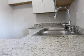 Photo #5: 2176838 Listing