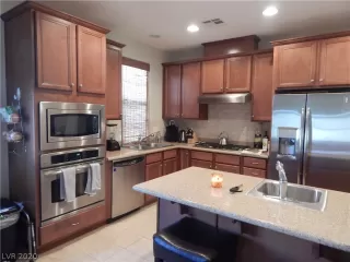 Photo #4: 2176866 Listing