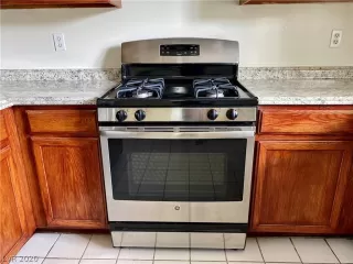 Photo #4: 2176886 Listing 