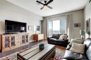 Photo #4: 2176961 Listing