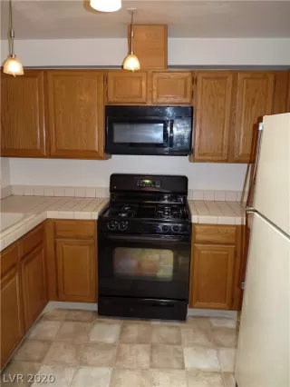 Photo #6: 2177032 Listing 