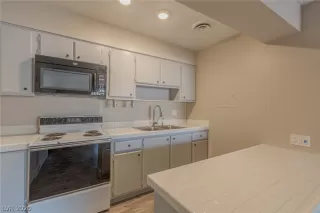 Photo #5: 2177192 Listing 