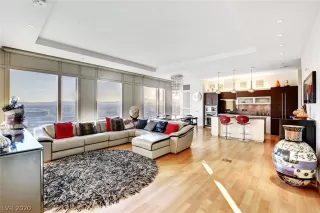 Photo #3: 2177296 Listing