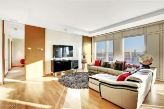 Photo #4: 2177296 Listing