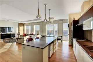 Photo #5: 2177296 Listing