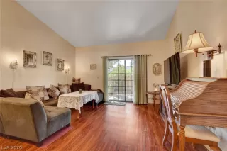 Photo #5: 2177405 Listing