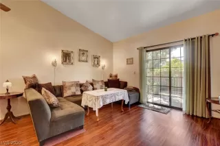 Photo #6: 2177405 Listing