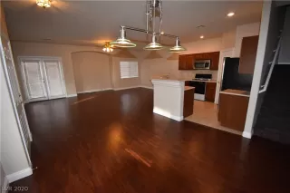 Photo #3: 2177802 Listing