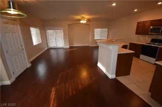 Photo #4: 2177802 Listing