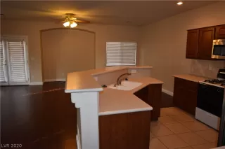 Photo #6: 2177802 Listing