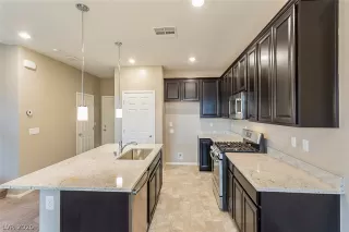 Photo #5: 2177837 Listing