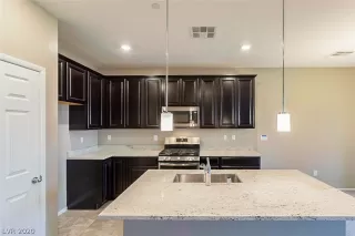 Photo #6: 2177837 Listing