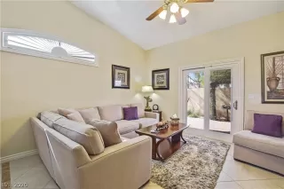 Photo #4: 2177892 Listing