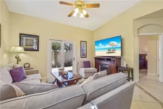 Photo #5: 2177892 Listing