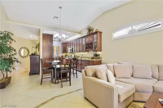 Photo #6: 2177892 Listing