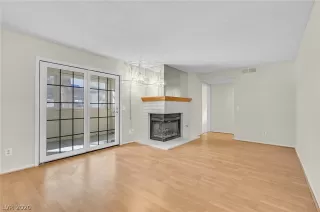 Photo #4: 2177898 Listing