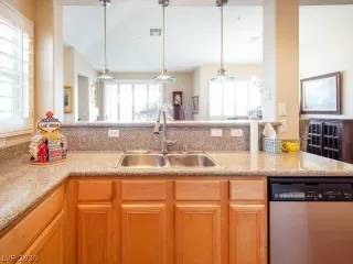 Photo #3: 2177949 Listing