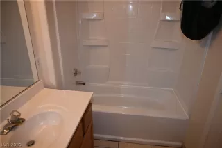 Photo #5: 2178045 Listing